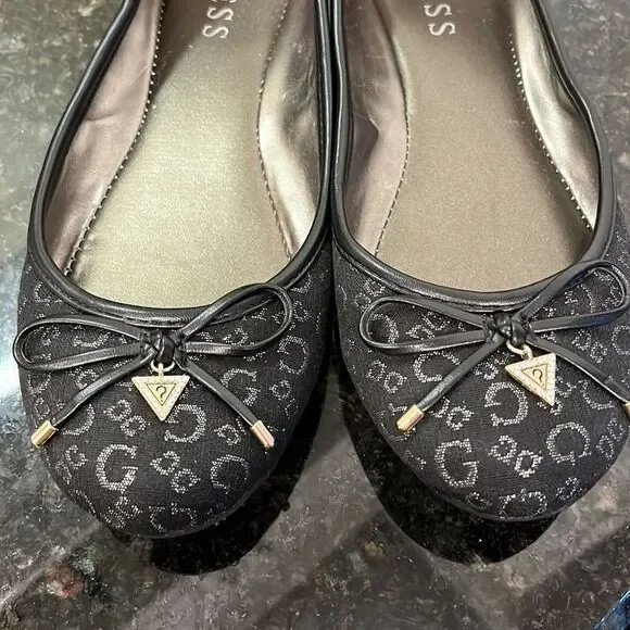 Guess Women’s size 6.5 Black Flat Slip-on Women Shoes. Excellent Conditi… - Picture 9 of 11